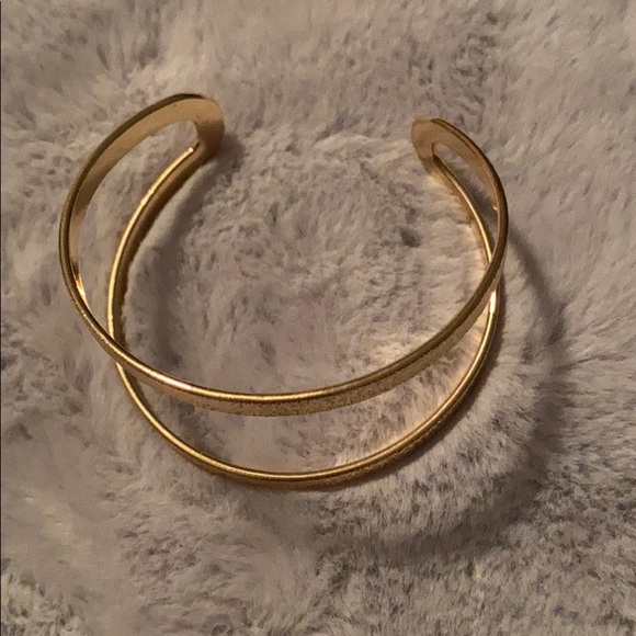 Paparazzi gold cuff bracelet - Picture 2 of 3